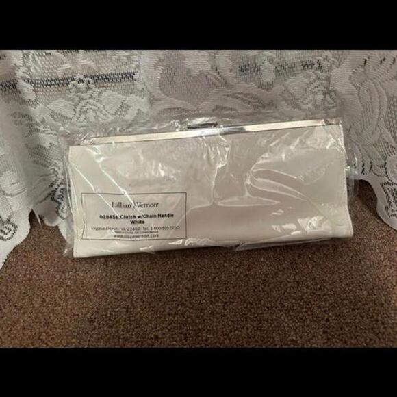 Timeless Elegance: Vintage White Clutch – Your Fashion Statement Piece - Picture 2 of 3